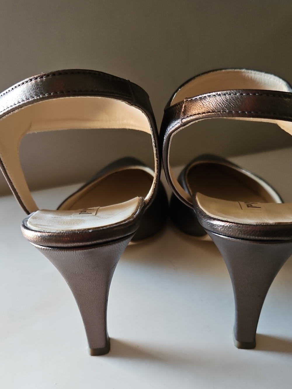 Paul Green Metallic Pewter/Gold Pointed-Toe Slingback Pumps Sz 9 - Picture 3 of 6